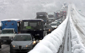 Auto boloccate  lungo la A3, l' autostrada Salerno-Reggio Calabria, in un'immagine d'archivio. TONY VECE /ANSA /JI