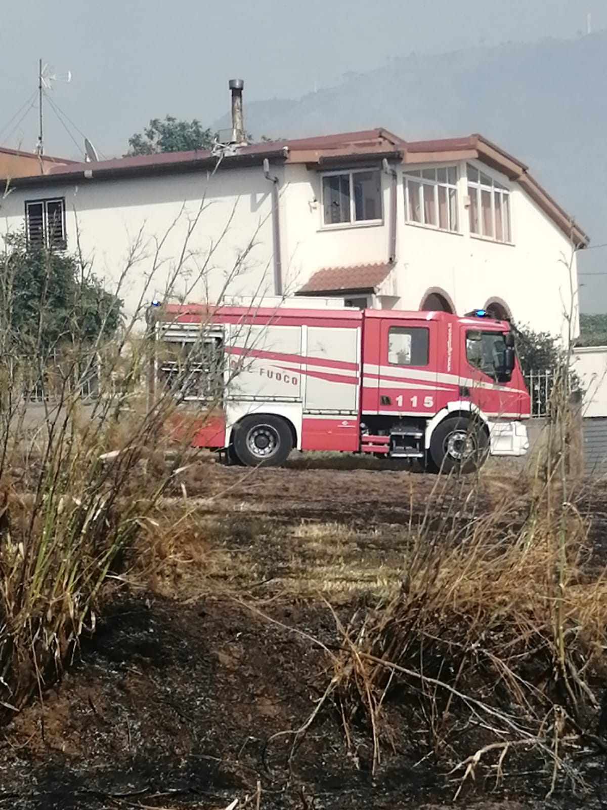 Rc Vasto Incendio Propagatosi Nelle Colline Di Gurnali Allopera I Vigili Del Fuoco Eco