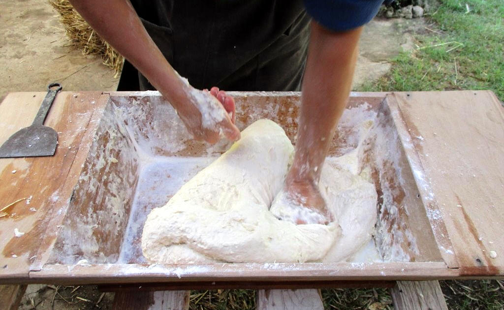 Il pane calabrese cotto nel forno a legna – Eco della Locride