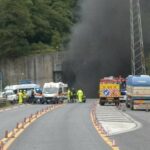 Auto si incendia sulla Limina: Tanta paura e 4 intossicati- video