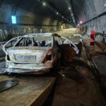 Foto inedite: Auto a fuoco in galleria, attimi di paura nella Limina: in quattro intossicati dal fumo